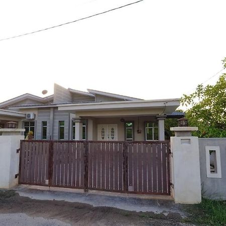 Auni Homestay Kuala Terengganu Exterior foto